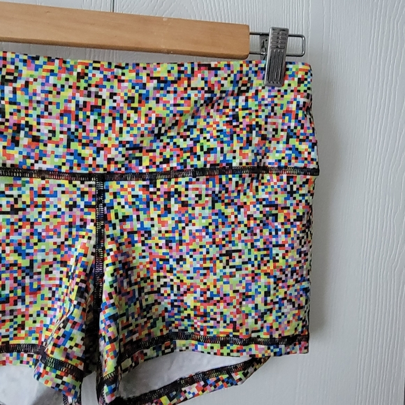 Fleo DNDL Pixels Shorts - Picture 3 of 7